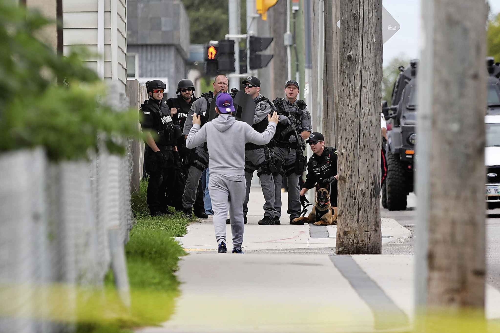 Man arrested after standoff with police – Winnipeg Free Press