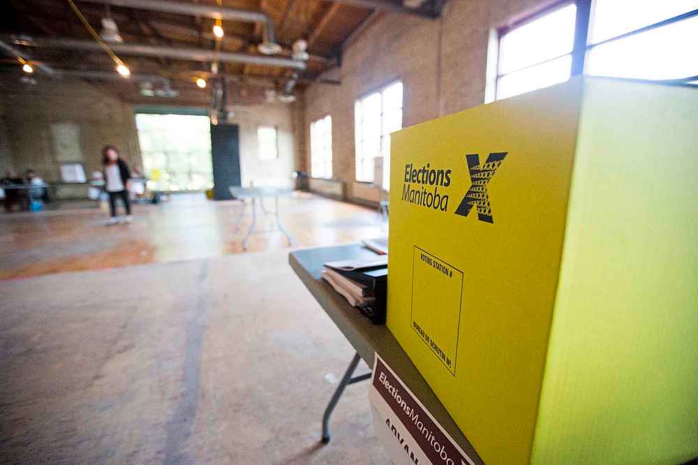 MIKAELA MACKENZIE / WINNIPEG FREE PRESS
An advance voting station for the Union Station electoral district.