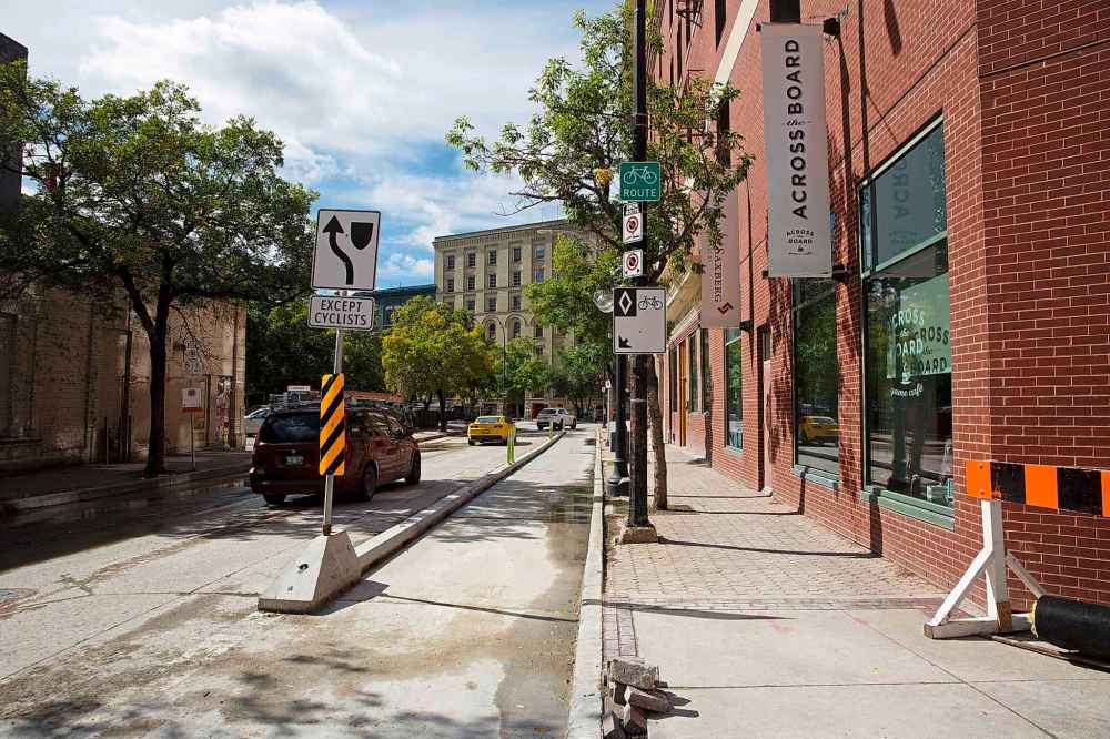 MIKE DEAL / WINNIPEG FREE PRESS
The bike lane on Bannatyne Avenue took the place of a former loading zone for the building.