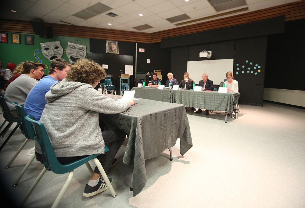 A panel of Neelin High School students ask Brandon-Souris federal election candidates questions at a forum hosted at the school on Tuesday afternoon. (Drew May/The Brandon Sun)