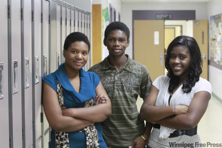 WAYNE GLOWACKI / WINNIPEG FREE PRESS
Dakota Collegiate students (from left) Celine Tshibamba, Maliky Cole and Madeleine Musenga.