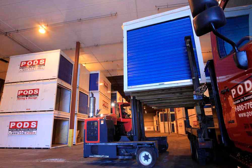 Wayne Glowacki / Winnipeg Free Press
PODS Moving & Storage will deliver a big metal box and pick it up when you’ve filled it with your stuff.