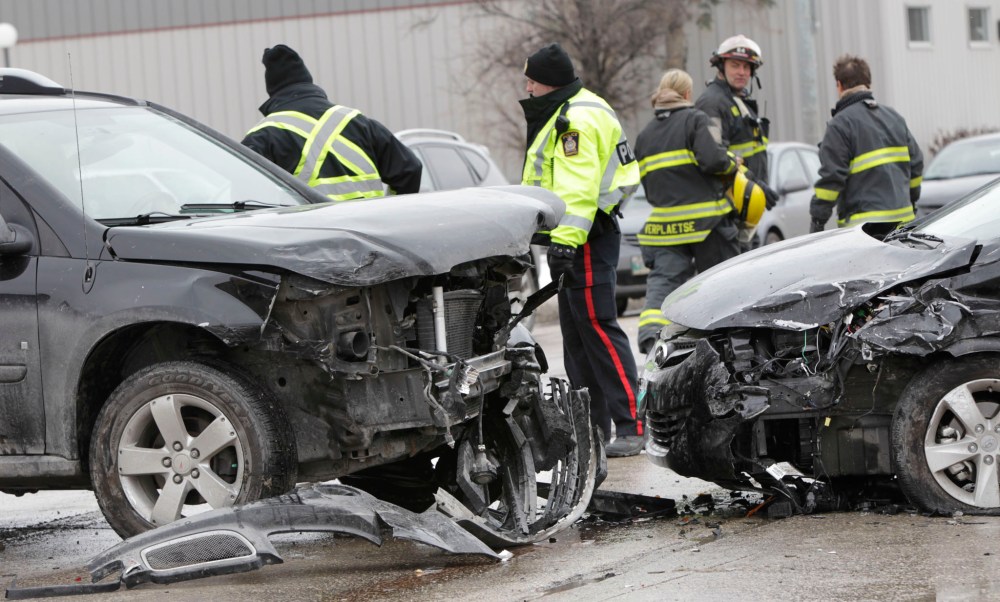 Crash on Osborne sends two to hospital – Winnipeg Free Press