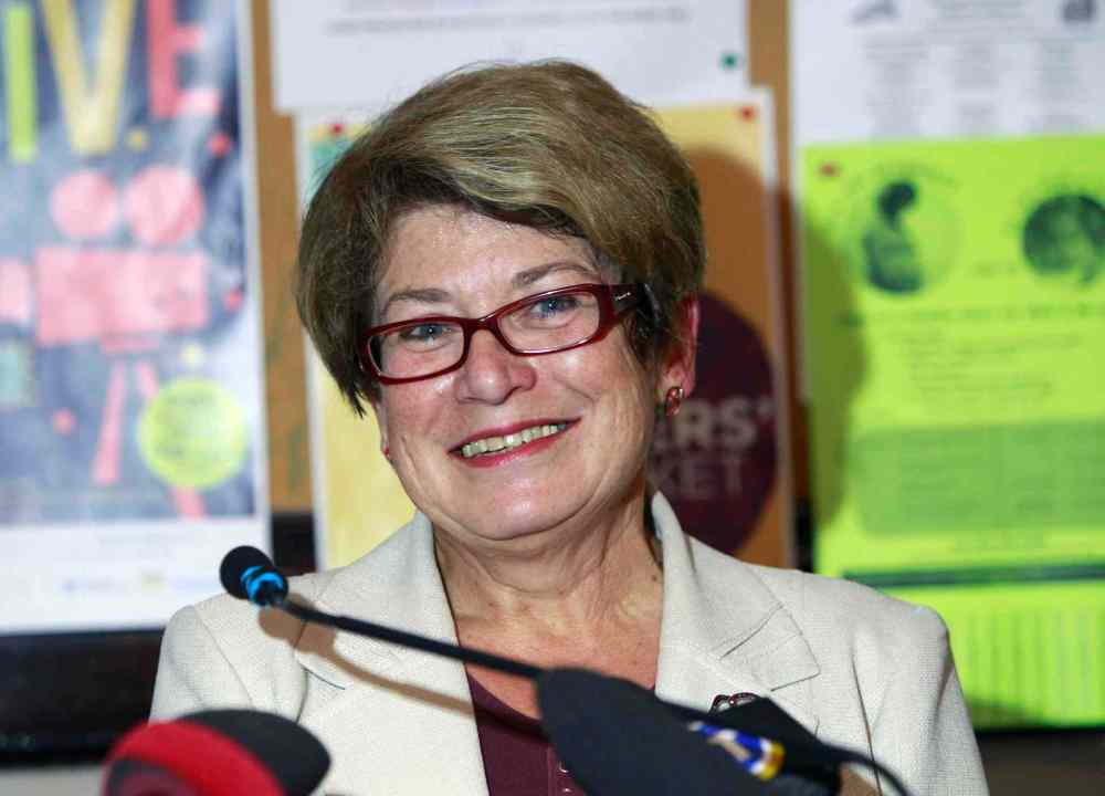WAYNE GLOWACKI / WINNIPEG FREE PRESS FILES
Judy Wasylycia-Leis enjoys a comfortable lead over Gord Steeves (below left) and Brian Bowman, a Probe poll has found.