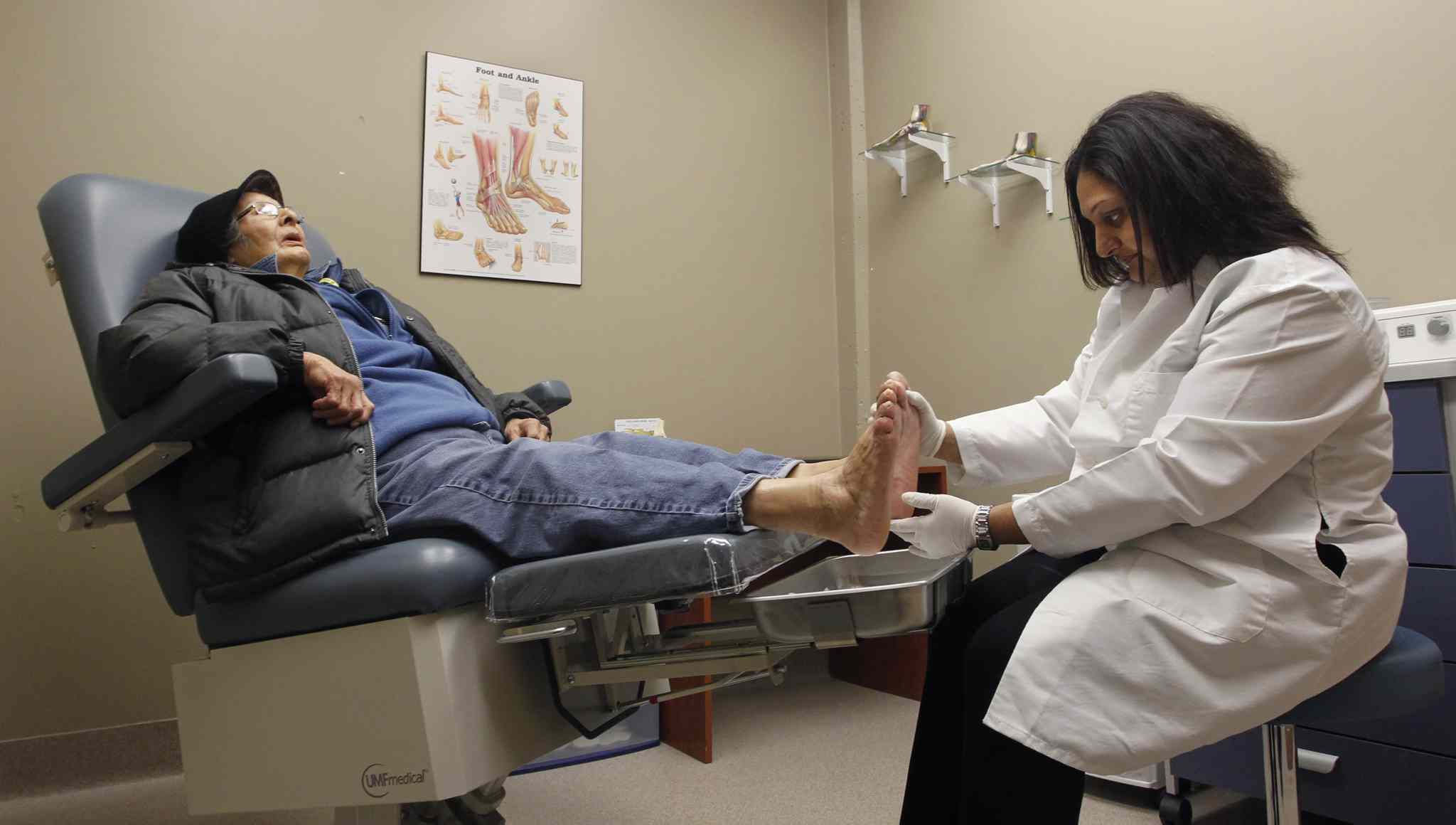 Siloam Mission opens podiatry room to help homeless with foot care Winnipeg Free Press