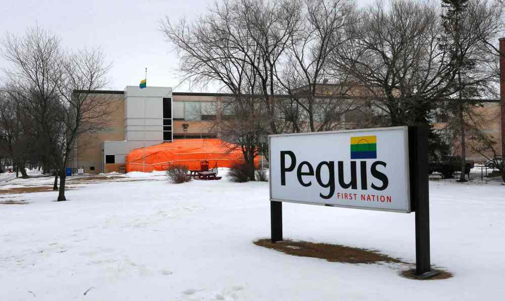 WAYNE GLOWACKI / WINNIPEG FREE PRESS
Renovations to the Peguis First Nation building on Portage Avenue are underway, and it's 95 per cent leased.