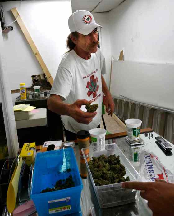 WAYNE GLOWACKI / WINNIPEG FREE PRESSGlenn Price begins selling medical marijuana again Tuesday morning at his shop on Main Street, despite a police order to stop.