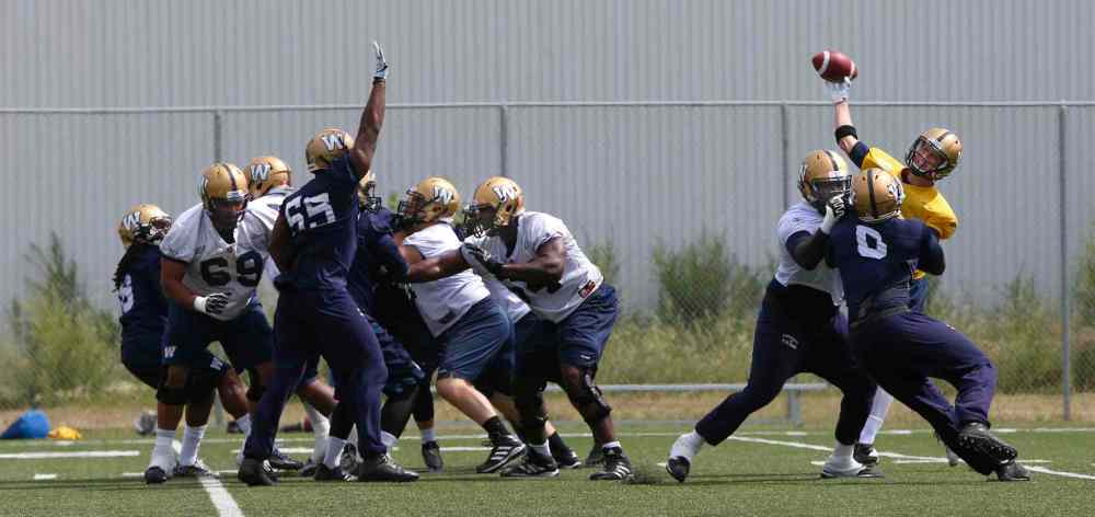 WAYNE GLOWACKI / WINNIPEG FREE PRESS
Winnipeg Blue Bombers QB Drew Willy gets protection in the pocket during the team's practice Thursday. He's also been getting decent protection during games.