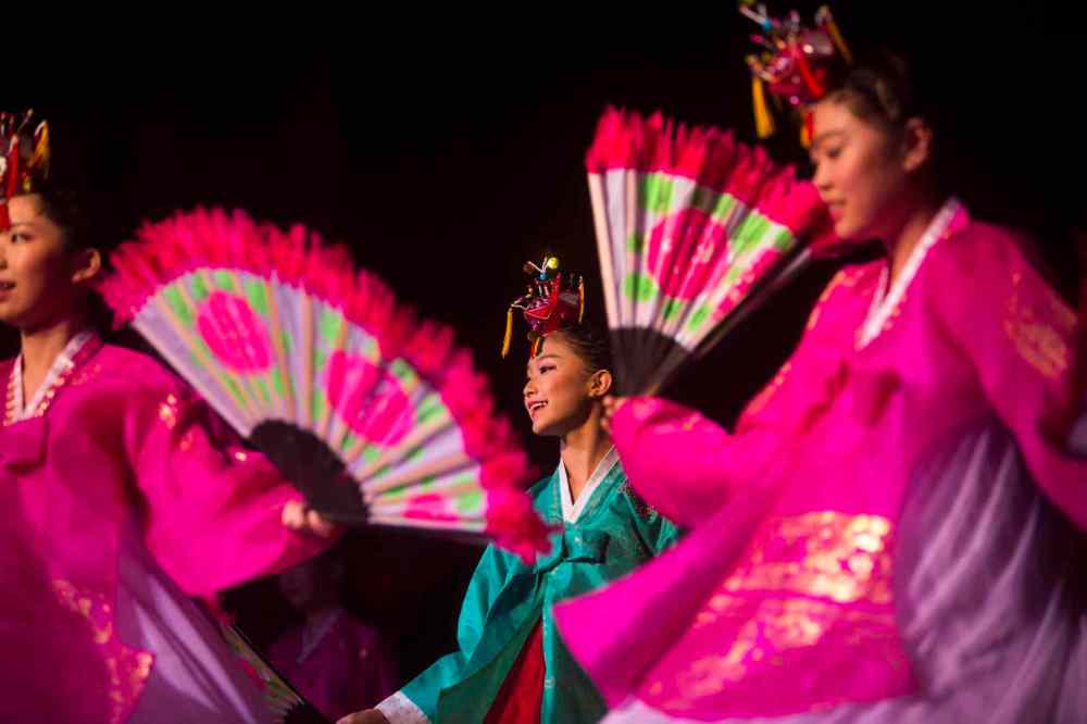 MIKAELA MACKENZIE / WINNIPEG FREE PRESS
Dancers perform at the Korean Pavilion Wednesday. Folklorama draws visitors from across North America who want to celebrate Canada's cultural mosaic.
