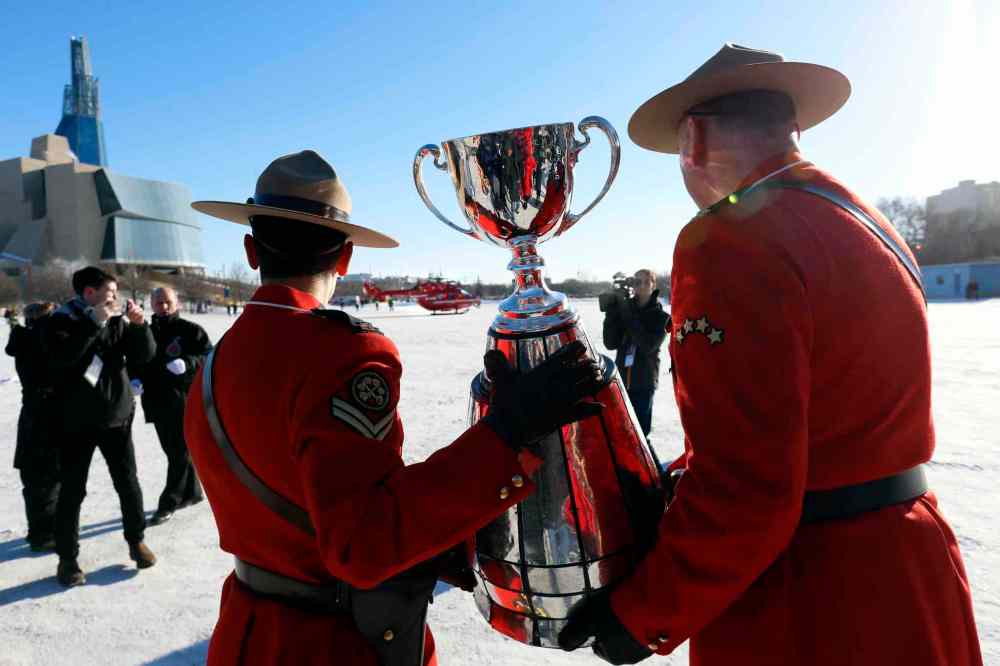Wayne Glowacki / Winnipeg Free Press
After the fan parade Sunday to The Forks, the Grey Cup is carried to the STARS air ambulance and delivered to Investors Group Field for the Grey Cup game.