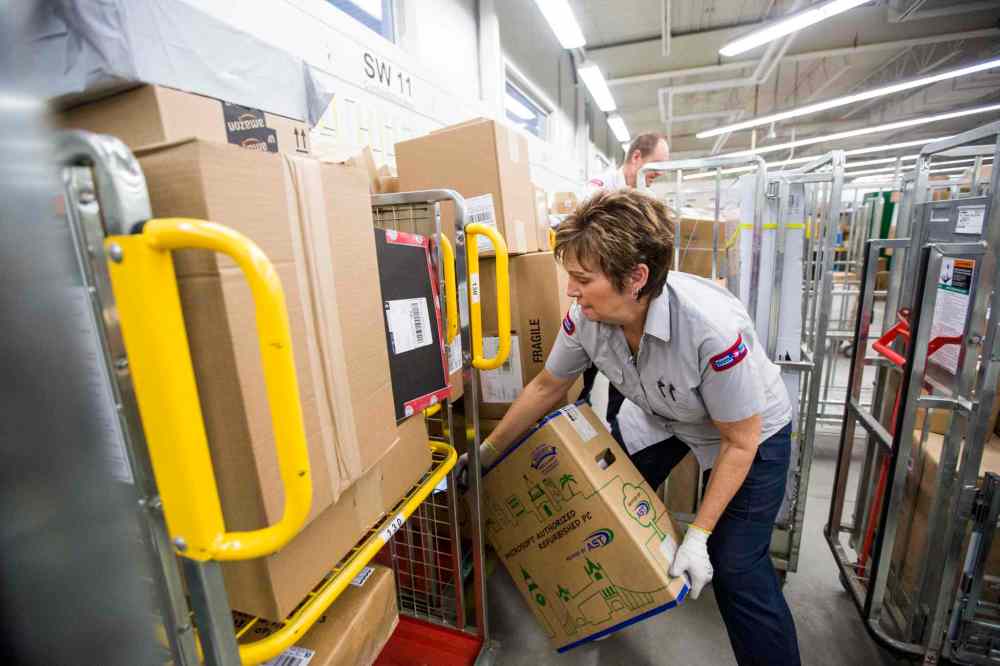 Mikaela MacKenzie/Winnipeg Free Press
Letter carrier Shelley Tomm sorts packages before going out on her route on the busiest day of the year in Winnipeg on Monday.