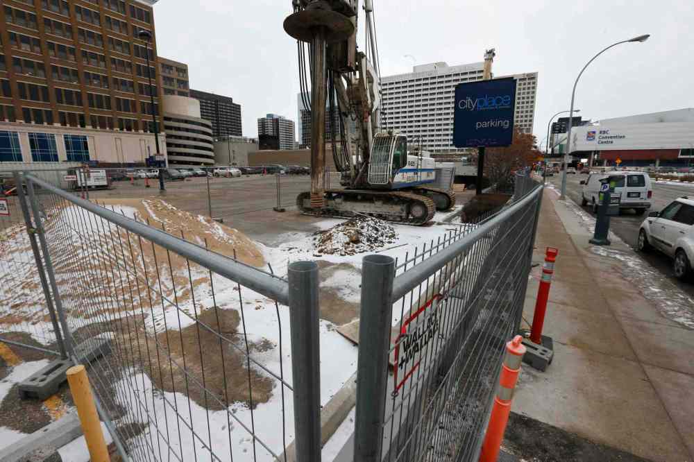 WAYNE GLOWACKI / WINNIPEG FREE PRESS
MPI has transferred ownership of its parking lot between Carlton and Hargrave streets to True North Development.