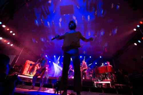 Mikaela MacKenzie / Winnipeg Free Press
Edward Sharpe and the Magnetic Zeros play at the Winnipeg Folk Festival in Birds Hill Park on Thursday, July 9, 2015.