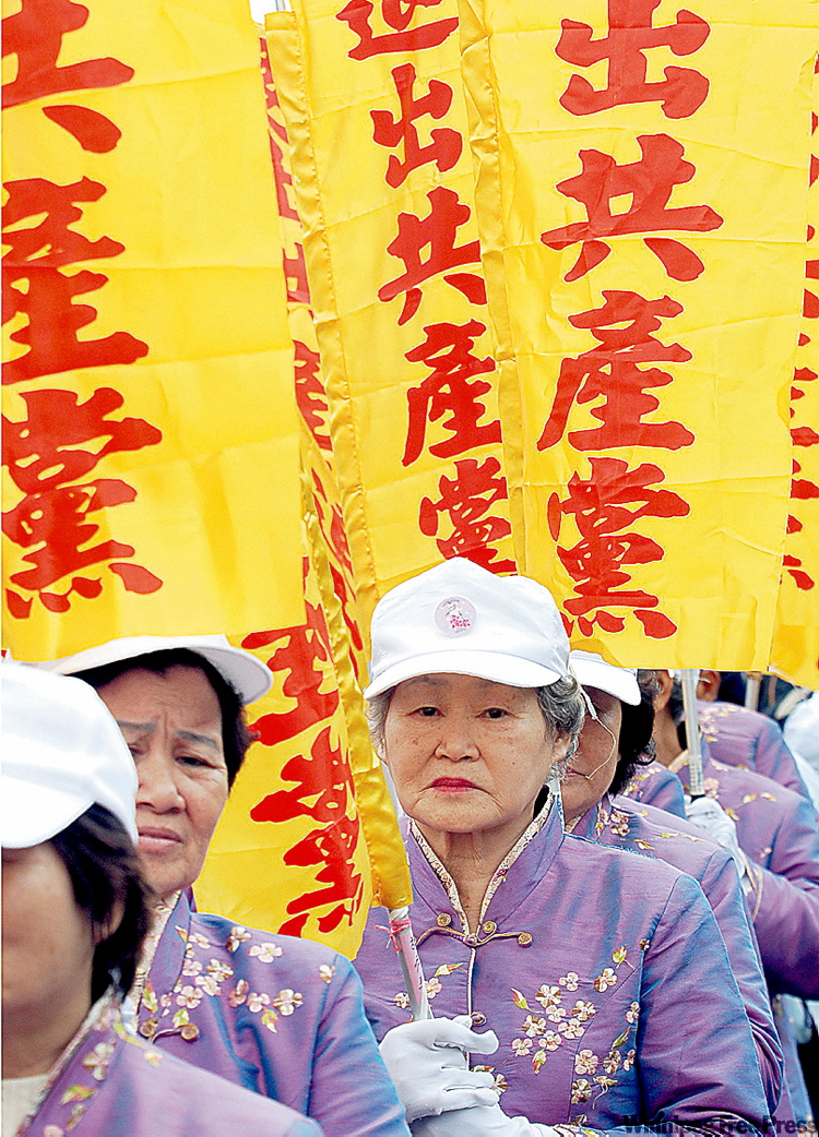 AP PHOTO
Falun Gong members march in Taipei, Taiwan.