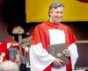 PHIL.HOSSACK@FREEPRESS.MB.CA
Gary Doer, Canada’s ambassador to the United States and Manitoba’s former premier, received the honour in recognition of his years in public service at the 131st University of Manitoba convocation Tuesday.