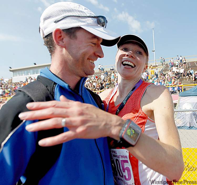 TREVOR HAGAN / WINNIPEG FREE PRESS
Cindy Sondag of Grand Forks, N.D., celebrates her second straight women’s marathon win with husband Eric Sondag.