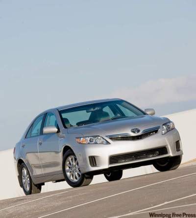 2010 TOYOTA CAMRY HYBRID: Pain-free GREEN