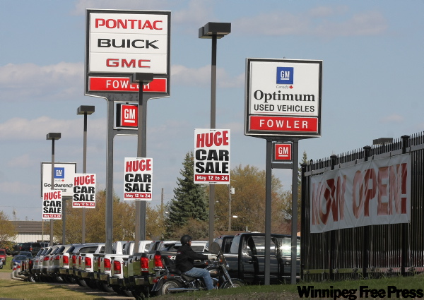 BRUCE BUMSTEAD / BRANDON SUN
It’s business as usual at Brandon’s Fowler Pontiac Buick GMC, despite notice.