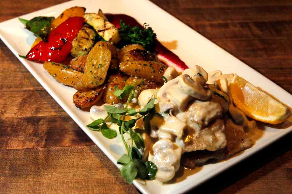 BORIS MINKEVICH/WINNIPEG FREE PRESS
Lemon veal scallopini.