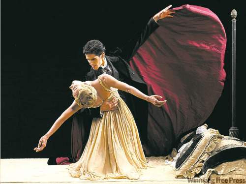 DAVID COOPER
Birtwhistle and Vargas in a previous production of Dracula.