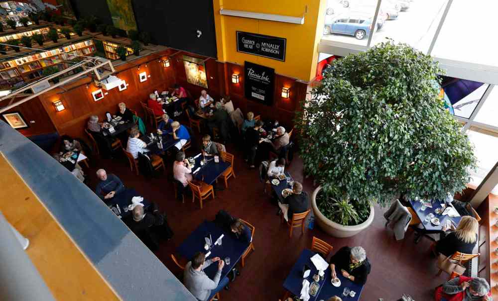 Wayne Glowacki / Winnipeg Free Press
The craftsmanship of Paul McNally, an avid woodworker, is present in the panelled walls of Prairie Ink  Restaurant.