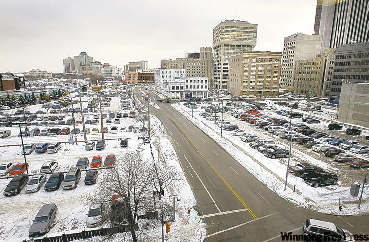 WAYNE.GLOWACKI@FREEPRESS.MB.CA
A photo taken from an office on Lombard Avenue shows parking lots on both sides of Westbrook Street.