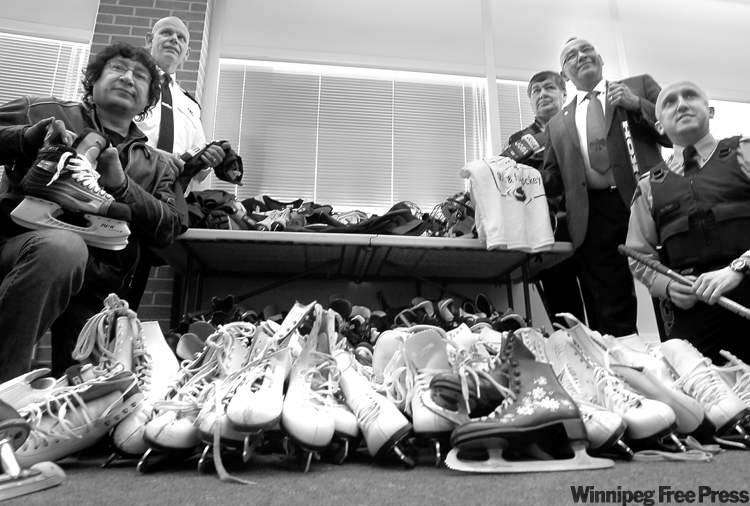 WAYNE.GLOWACKI@FREEPRESS.MB.CA
From left, Chief Martin Owens, Supt. Scott Kolody, Joe Anderson from Interlake Reserves Tribal Council Inc., Grand Chief Ron Evans and RCMP Const. Jeff Ryan with some of the approximately 300 pairs of skates and hockey equipment collected in the skate drive.