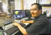 RUTH.BONNEVILLE@FREEPRESS.MB.CA
Robert Francis, DJ on ‘Rez Radio,’ is a regular voter in federal and provincial elections, unlike most of his neighbours.