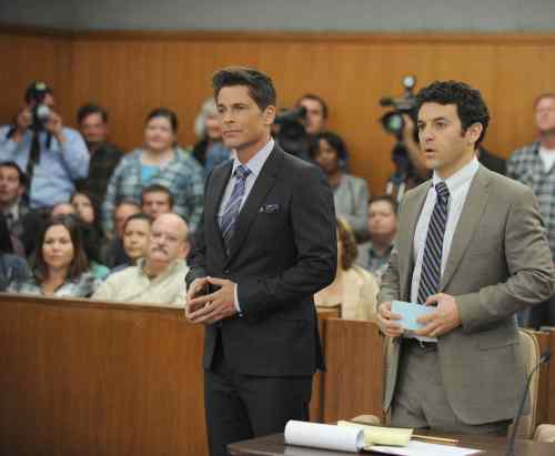 RAY MICKSHAW / FOX
Family law: Dean Sanderson (Rob Lowe, left), is an actor who plays a TV lawyer, while his brother Stewart (Fred Savage) is an actual attorney lacking in courtroom savvy.