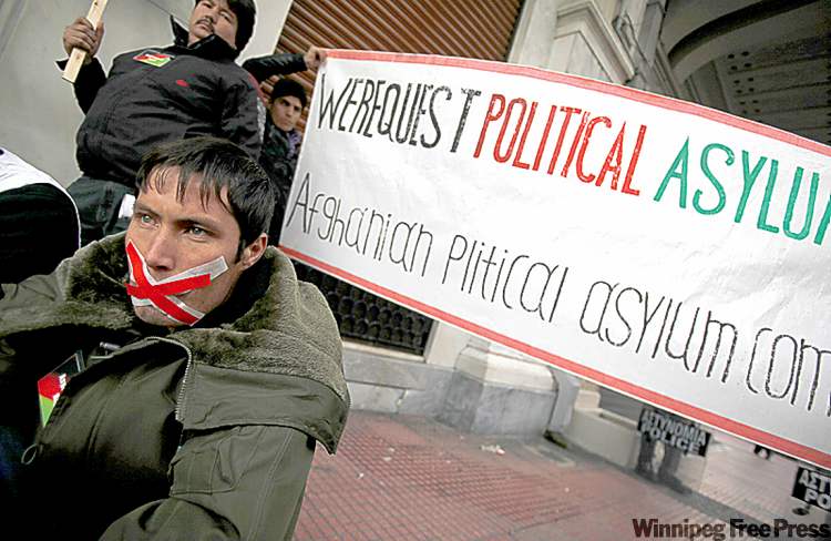 CP
Afghans seeking refugee status protest in Athens last February.  Greece is Europe�s main entry point  for illegal  immigrants,  and has been criticized for its asylum process _ under which  fewer than  one per cent of all asylum applications are approved.