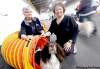 PHIL.HOSSACK@FREEPRESS.MB.CA
Iris Shrimpton, left, and Janet Ingersoll work with Cassi at a recent training class.