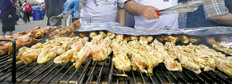 CNS PNG
MARK VAN MANEN / POSTMEDIA NEWS ARCHIVES
Greek fare on offer on the streets of Vancouver. Is Winnipeg ready for the ethnic experience?