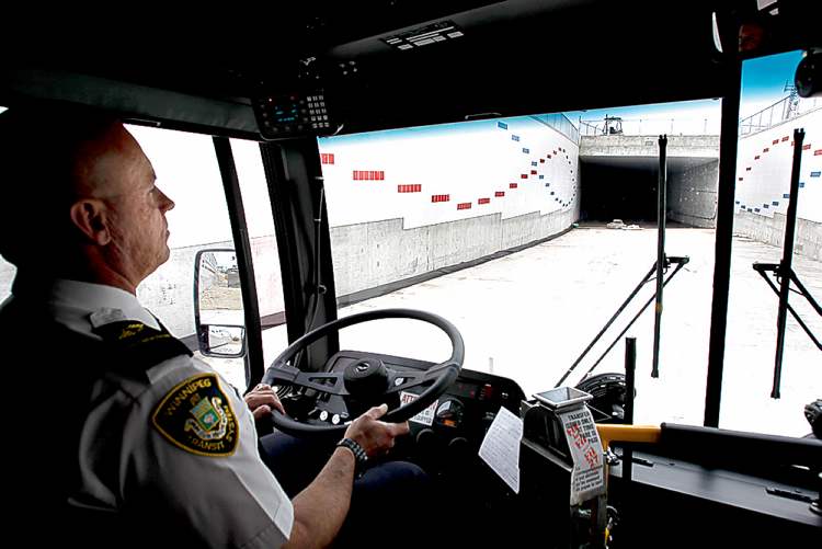 Wayne Glowacki / Winnipeg Free Press Archives
John Vagi drives the bus on a media tour of Winnipeg's rapid-transit line in south Winnipeg.