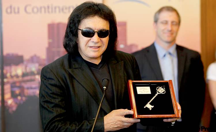 BORIS.MINKEVICH@FREEPRESS.MB.CA 
Kiss front man Gene Simmons (see below) is presented with the key to the city on Wednesday. Guess it's too late to change the locks.