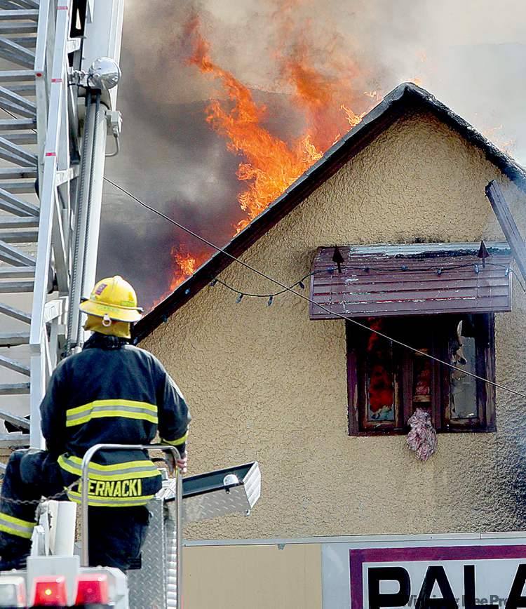 JOE.BRYKSA@FREEPRESS.MB.CA
The restaurant's roof was allowed to burn to avoid a possible cave in over the fire.