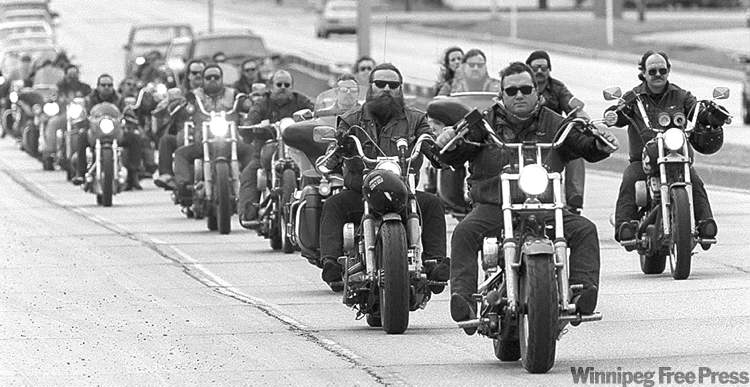 KEN GIGLIOTTI / WINNIPEG FREE PRESS ARCHIVES
The funeral procession for longtime Los Brovos member David Boyko in 1996.