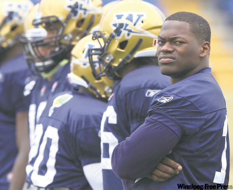 JOE BRYKSA / WINNIPEG FREE PRESS
Injured Blue Bomber linebacker Henoc Muamba has been stewing on the sidelines for weeks. He probably won�t return to the field for at least three weeks.