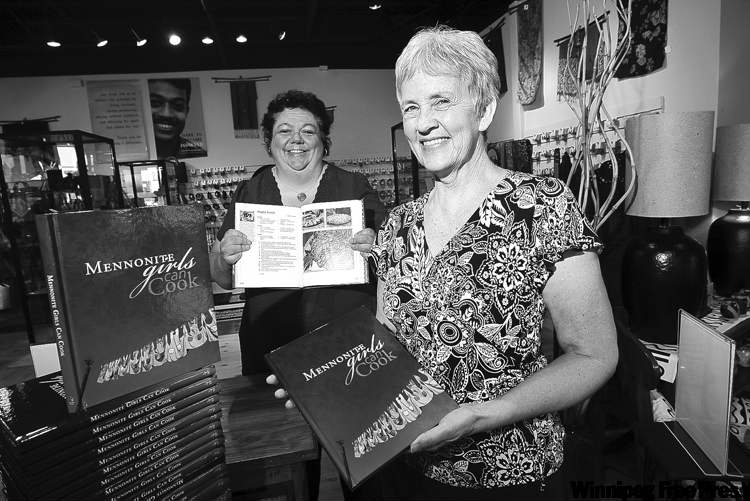KEN GIGLIOTTI / WINNIPEG FREE PRESS
Charlotte Penner (left) and Betty Reimer with copies of Mennonite Girls Can Cook.