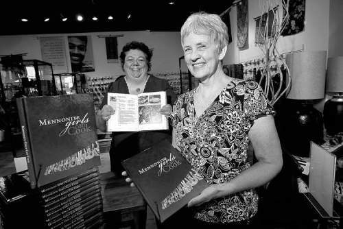 KEN GIGLIOTTI / WINNIPEG FREE PRESS 
Charlotte Penner (left) and Betty Reimer with copies of Mennonite Girls Can Cook.