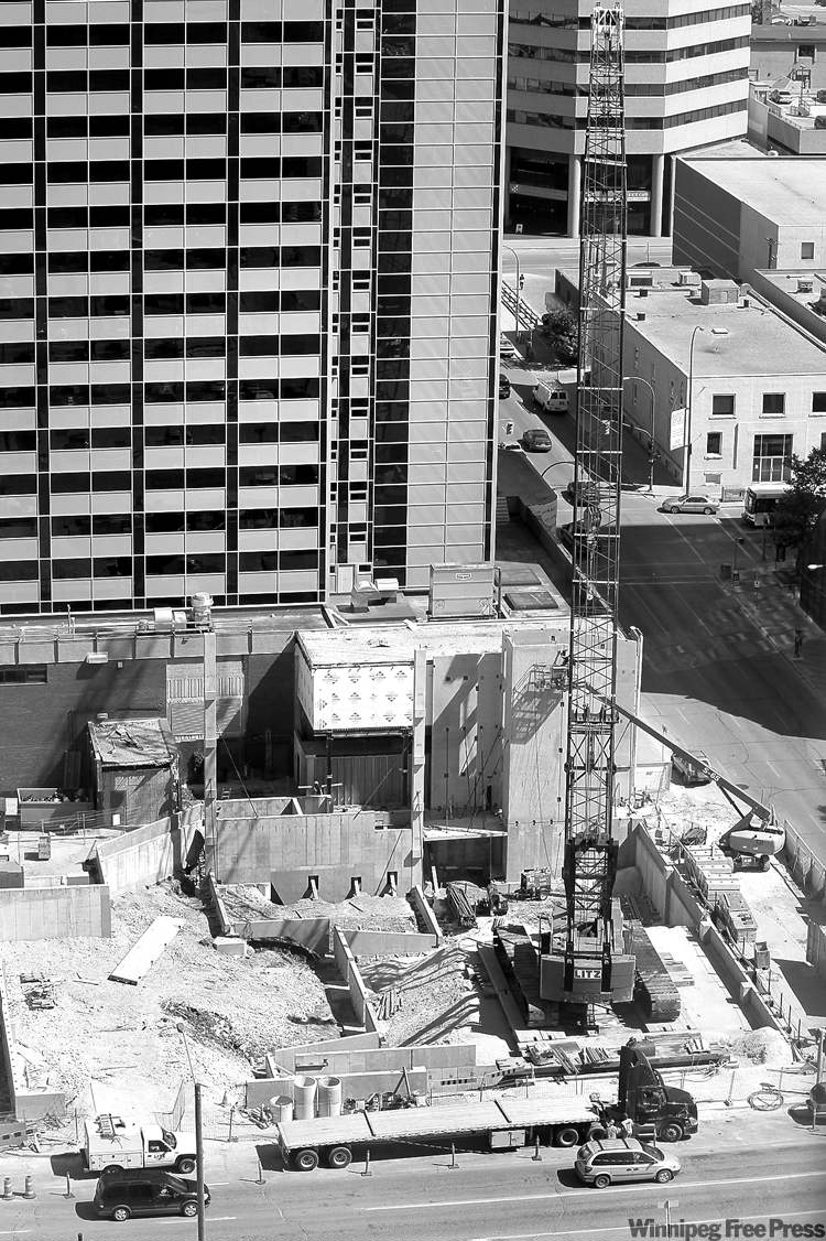 WAYNE GLOWACKI / WINNIPEG FREE PRESS
Construction has forced the temporary closure of The Lobby on York restaurant.