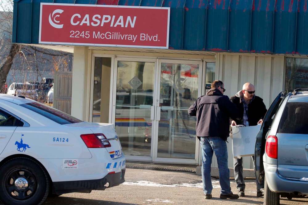 Boris Minkevich / Free Press files
RCMP executing the search warrant at the Caspian offices on Dec. 17, 2014.