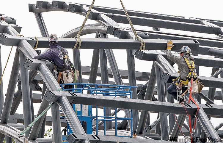 JOE BRYKSA / WINNIPEG FREE PRESS
The Osborne bus-way station is part of the province’s most important infrastructure project, says Liberal Leader Jon Gerrard.