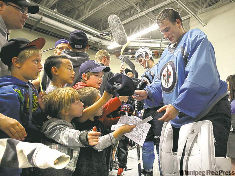 Chris Carrozzi signs autographs after the practice.