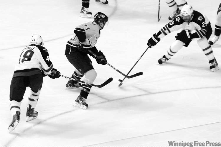 REUTERS
M. J. Masotti Jr. / reuters
Preds forward Colin Wilson tries to sneak between Jets defencemen Ben Maxwell (left) and Johnny Oduya Saturday night in Nashville.