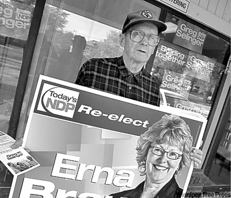 Boris Minkevich / Winnipeg Free Press
Rodney McAuley, 84, delivers lawn signs.