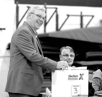 MIKE DEAL / WINNIPEG FREE PRESS ARCHIVES
Premier Greg Selinger casts his ballot in the Oct. 4 provincial election.