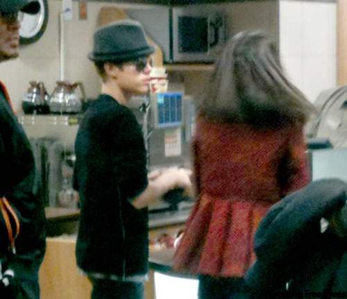 Kaylyn Agapito for the Winnipeg Free Press
Justin Bieber and Selena Gomez were spotted at a Tim Hortons outlet in Winnipeg Square.