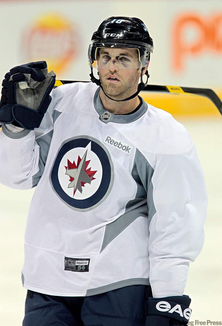 Mike Deal / Winnipeg Free Press
For obvious reasons, Jets captain Andrew Ladd will seriously consider making a full-time commitment to the visor.