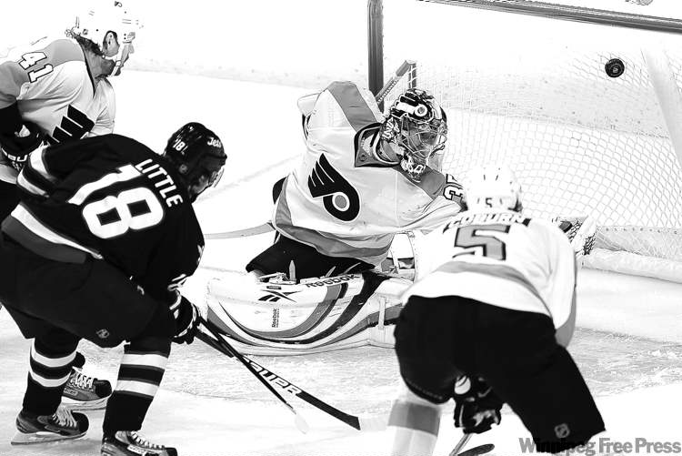 WINNIPEG FREE PRESS
john woods / winnipeg free press
Jets forward Bryan Little puts one past Flyers� goalie Sergei Bobrovsky during the first period as the home team stormed to a 3-0 lead.