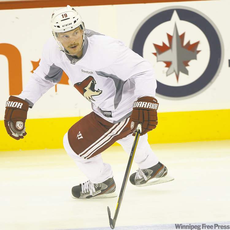 JOE BRYKSA / WINNIPEG FREE PRESS
Phoenix Coyotes captain Shane Doan, a former member of the original Winnipeg Jets, practises at the MTS Centre Wednesday.